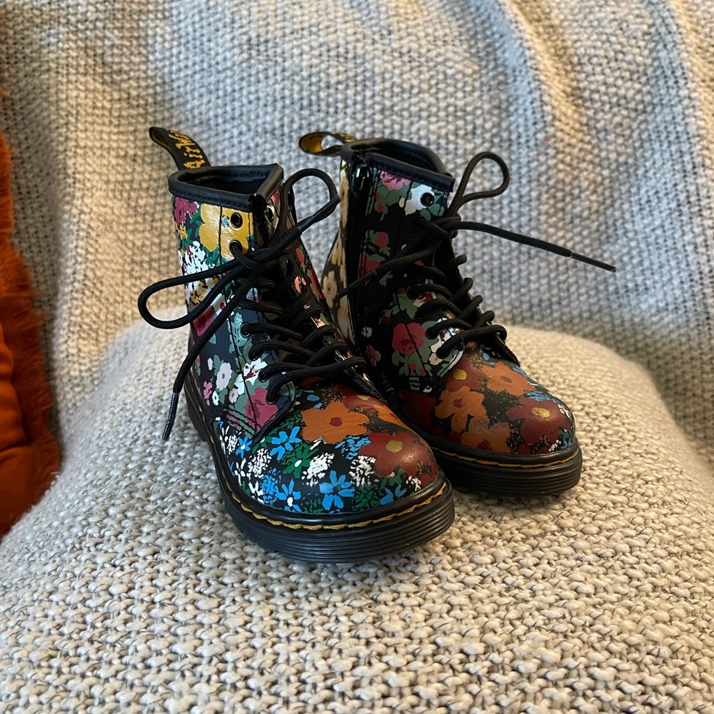 Kids floral Doc Martens